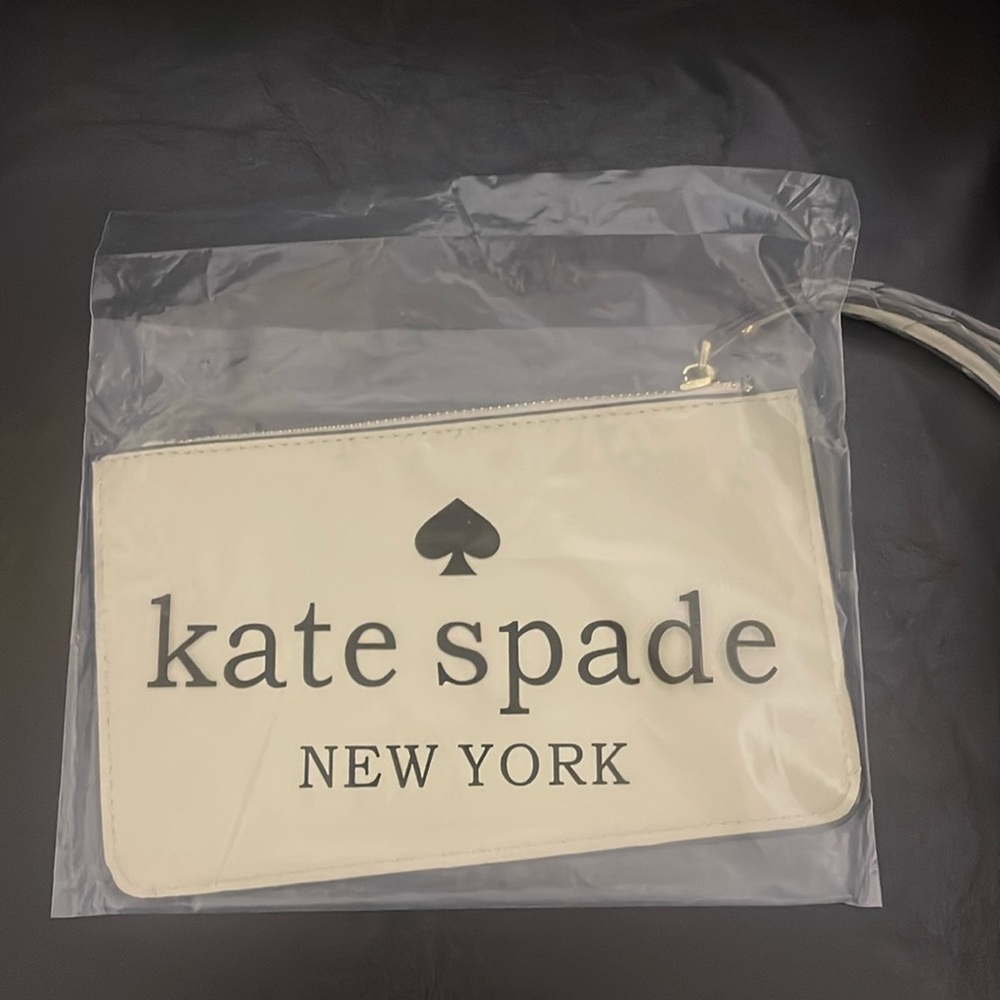 Crème colored wristlet